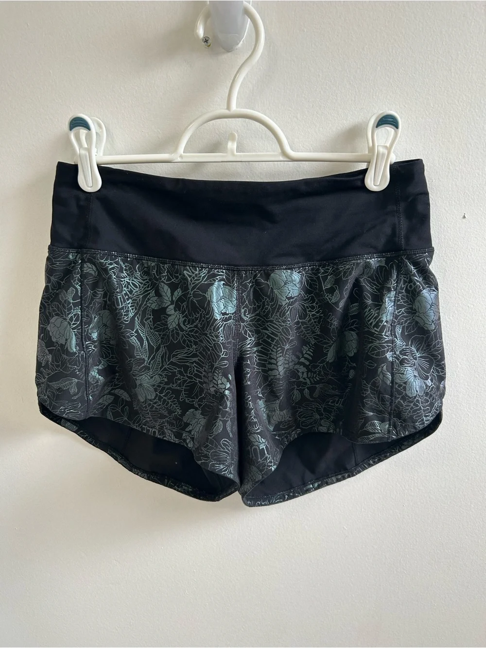 lululemon athletica 🍋 Speed Up Logo Black Iridescent 4” Shorts
